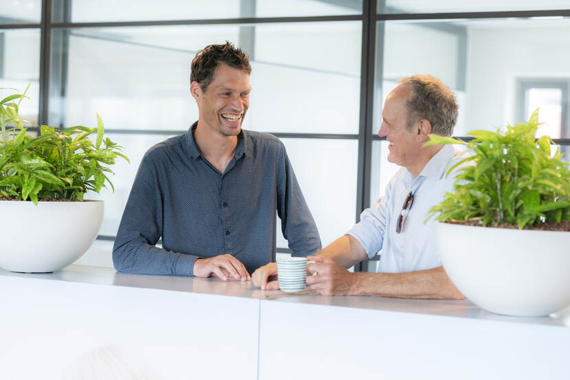 Gedragsdeskundige Jaap in gesprek met collega